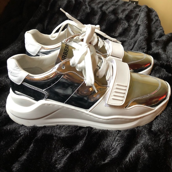 Burberry Regis Metallic Silver - Picture 2 of 8